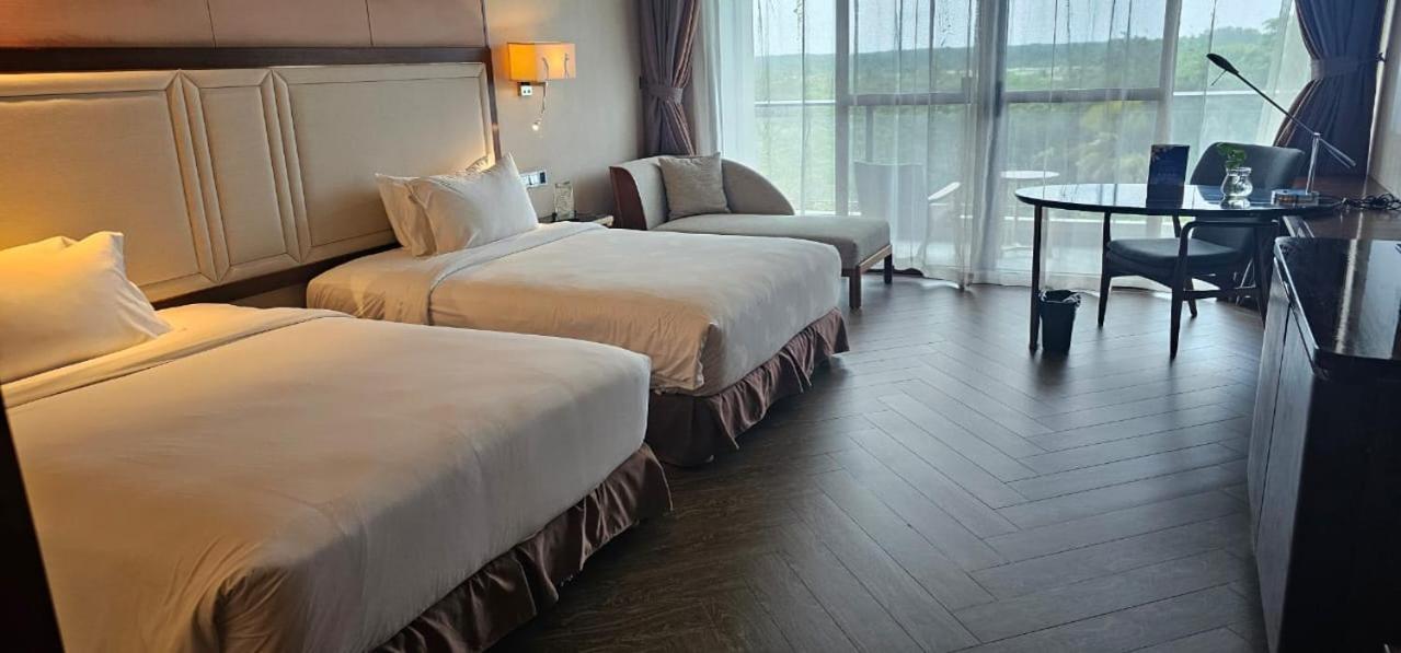 Forest City Golf Hotel Nusajaya  Exteriör bild